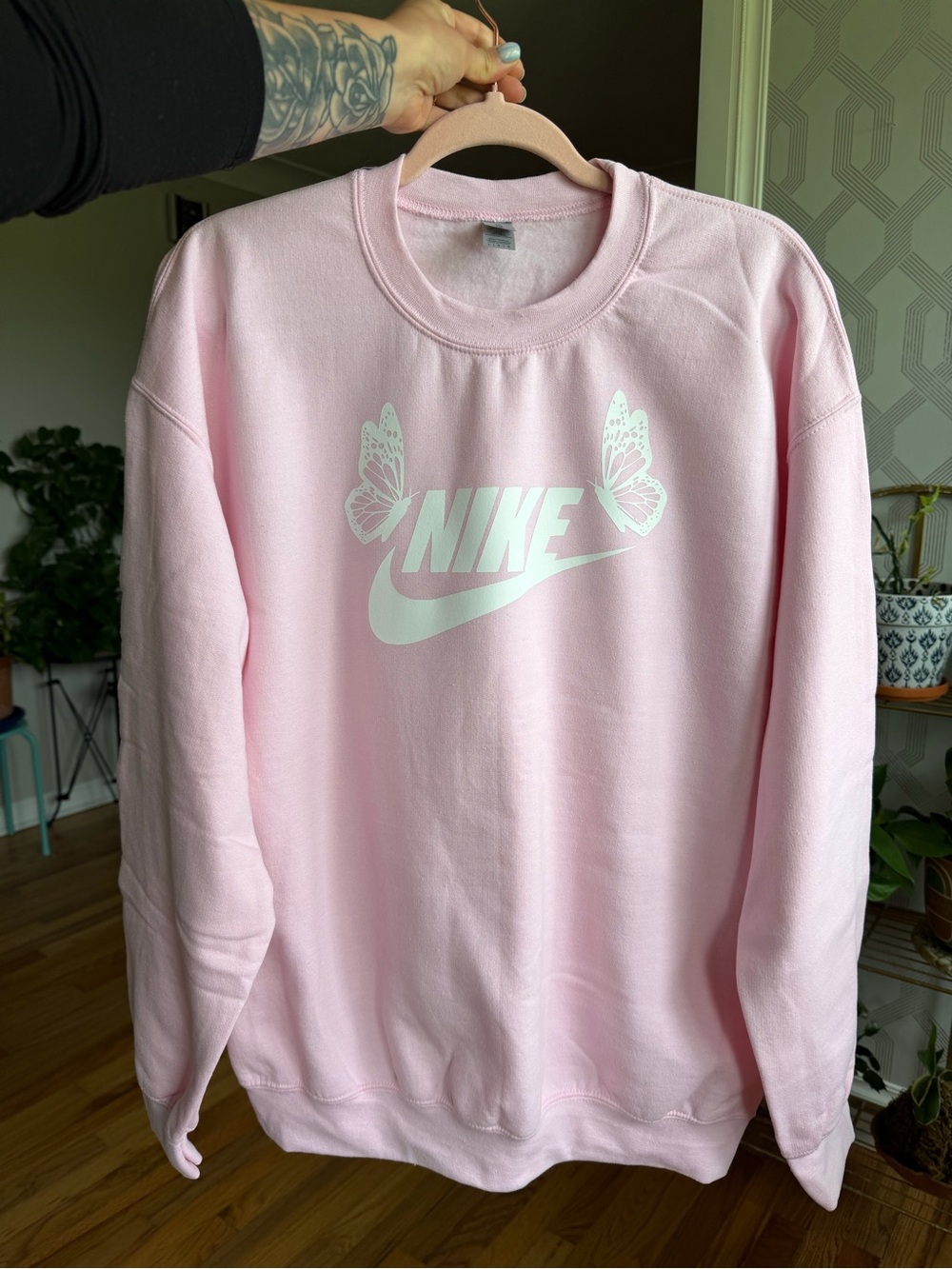 Nike Pink Butterfly Logo Crewneck Sweatshirt Size Large